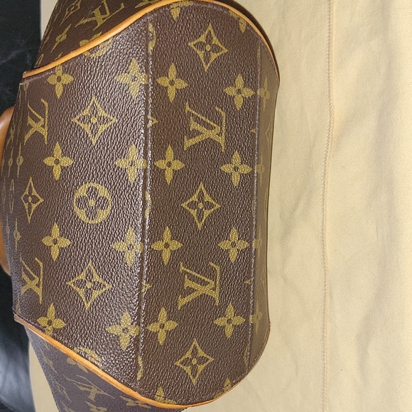 Ellipse Louis Vuitton Bag - Picture 7 of 14